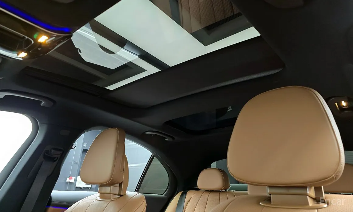 Photo 18 - Mercedes-Benz E-Class