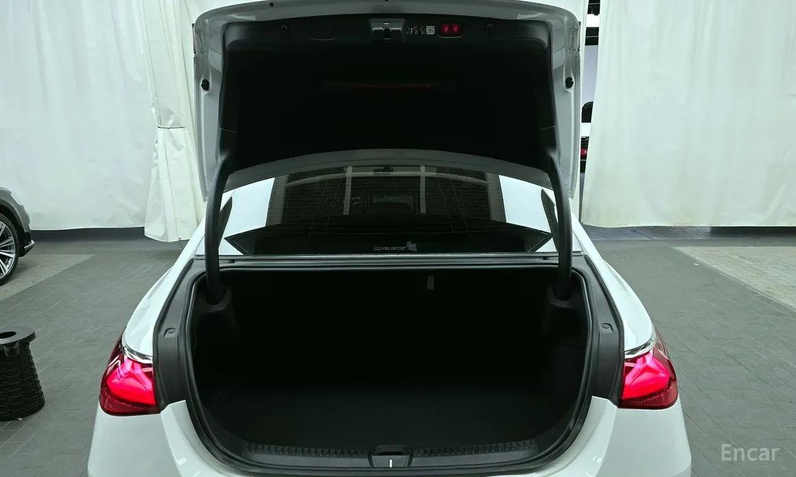 Photo 20 - Mercedes-Benz E-Class