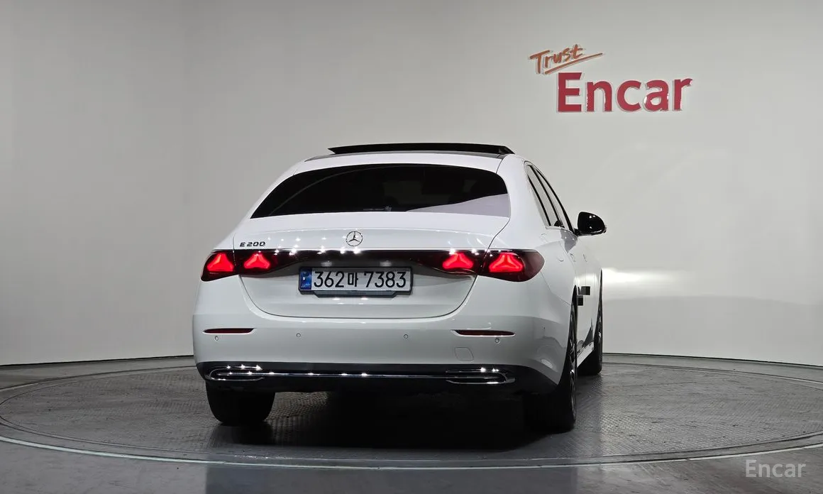 Photo 4 - Mercedes-Benz E-Class