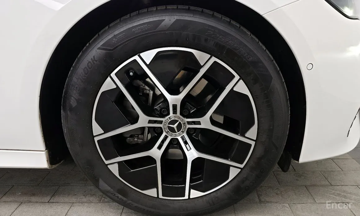 Photo 5 - Mercedes-Benz E-Class