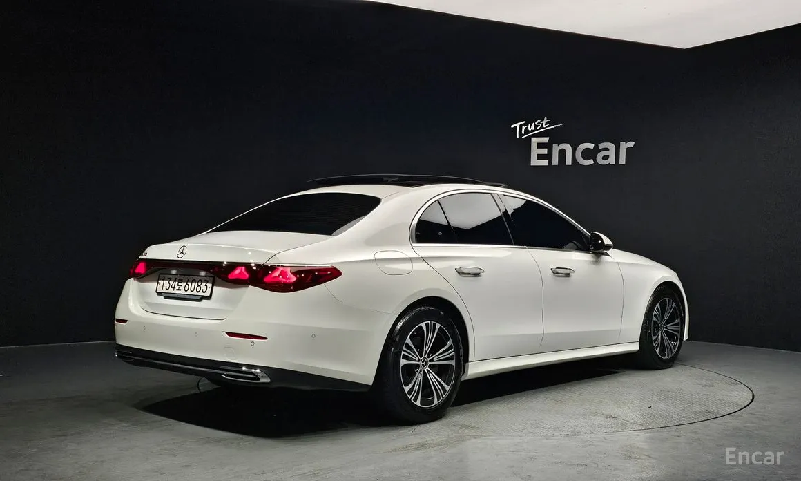 Фото 2 - Mercedes-Benz E-Class