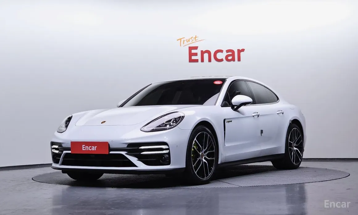 Фото 1 - Porsche Panamera