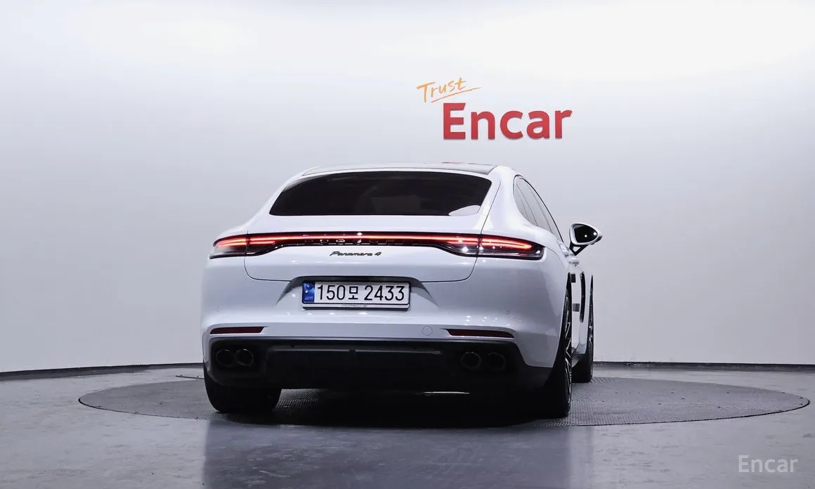 Фото 4 - Porsche Panamera