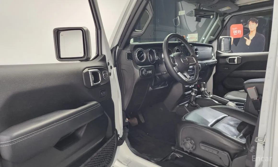 Фото 10 - Jeep Wrangler