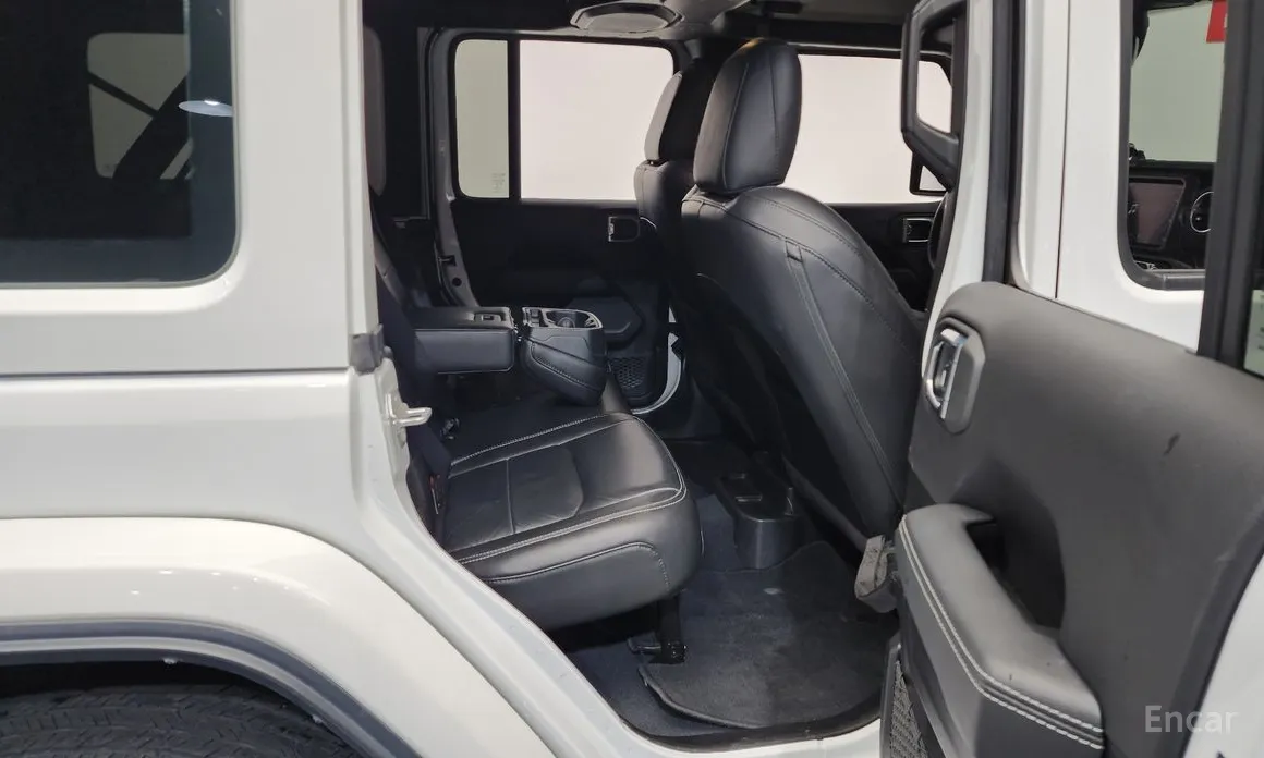 Фото 12 - Jeep Wrangler