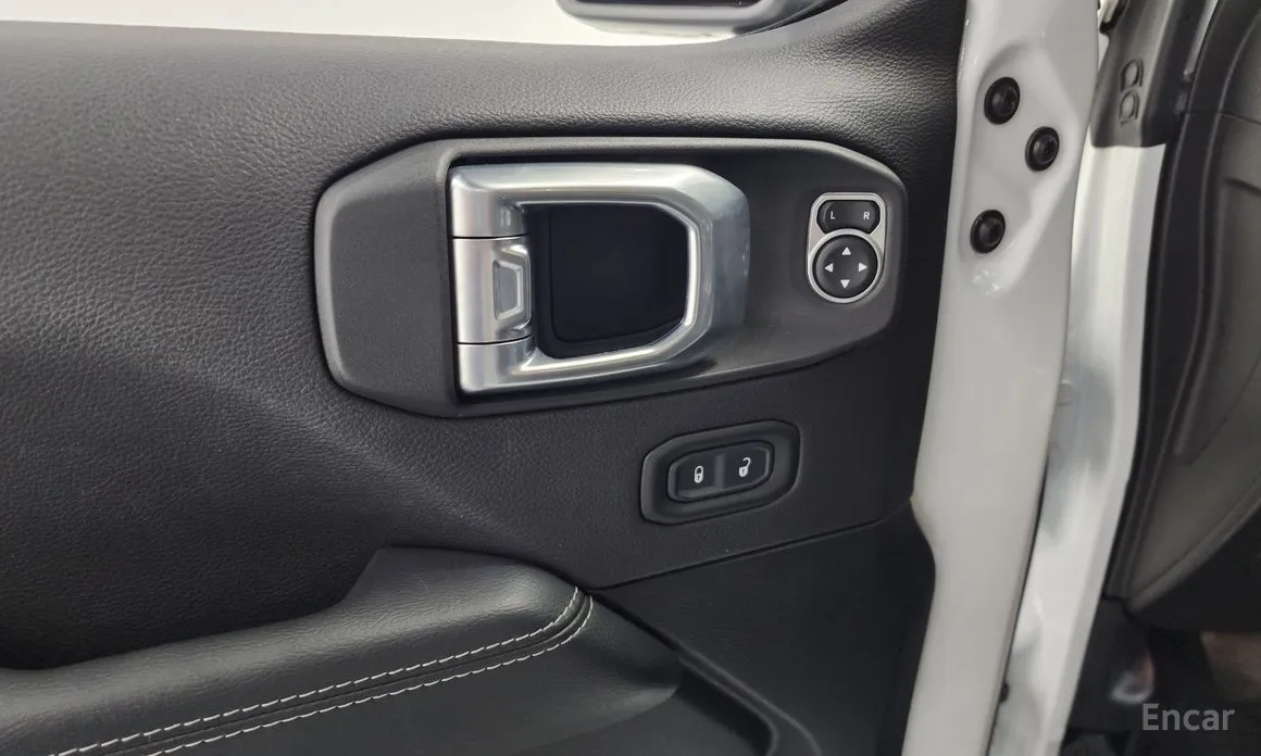 Фото 14 - Jeep Wrangler