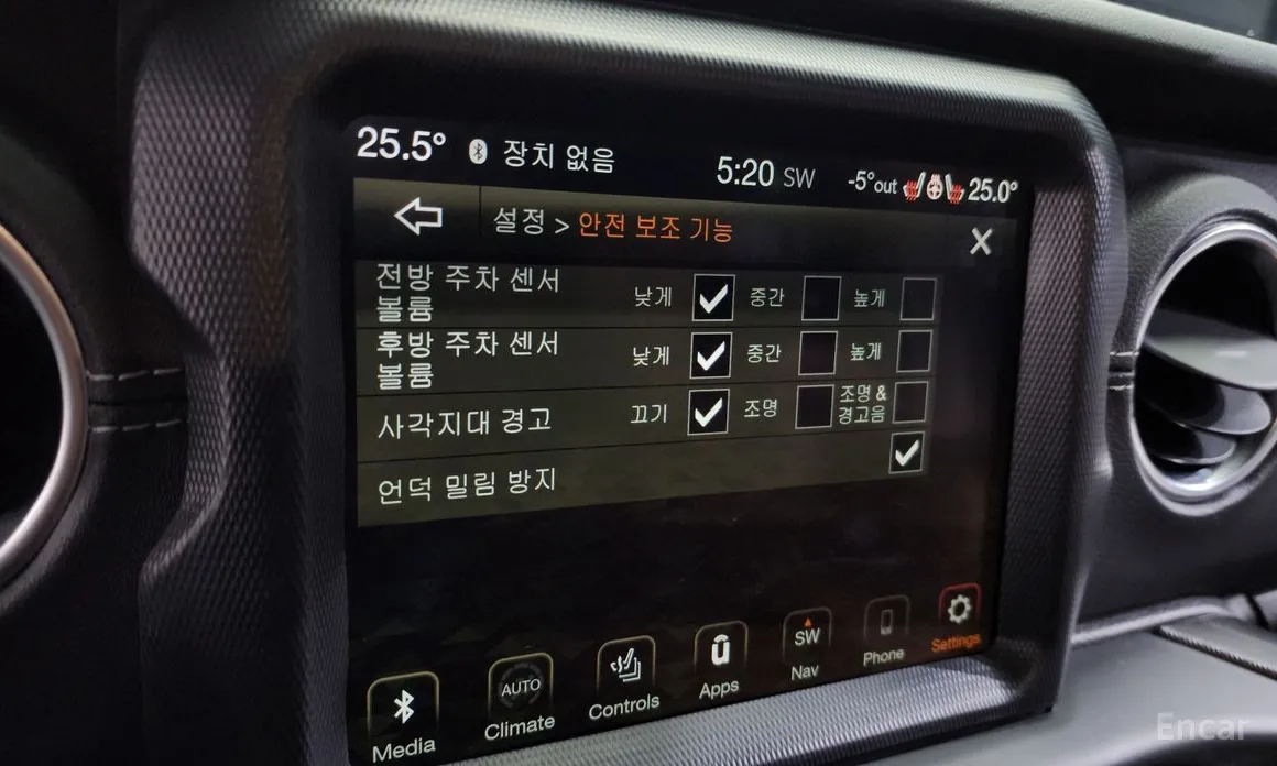 Фото 18 - Jeep Wrangler