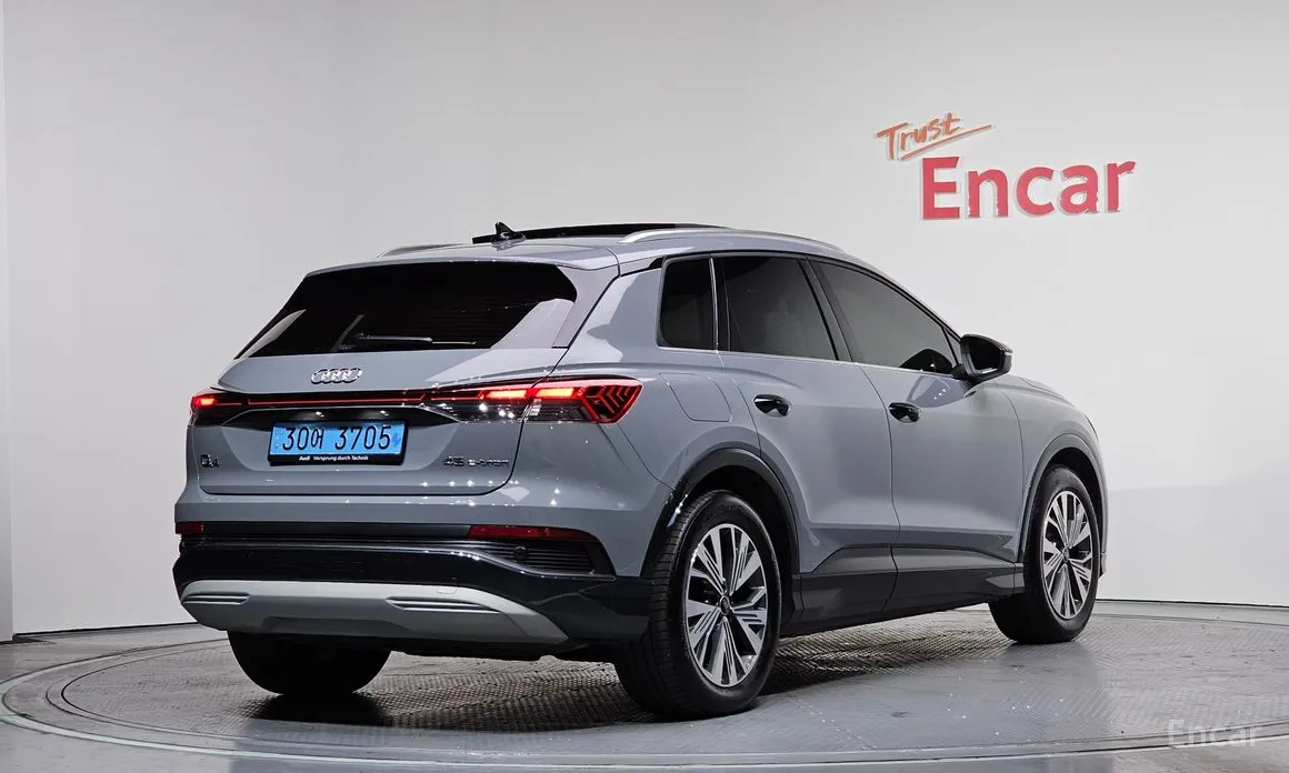 Фото 2 - Audi Q4 e-tron