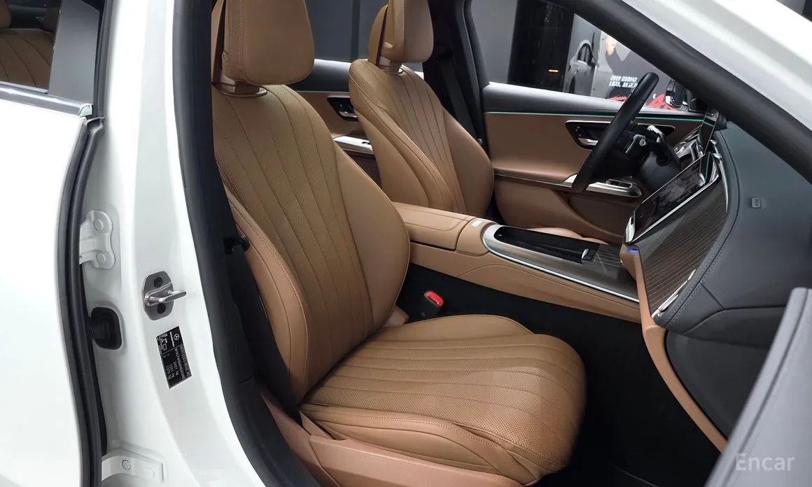 Фото 10 - Mercedes-Benz E-Class