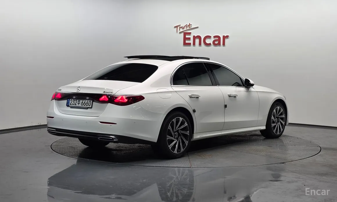 Фото 2 - Mercedes-Benz E-Class