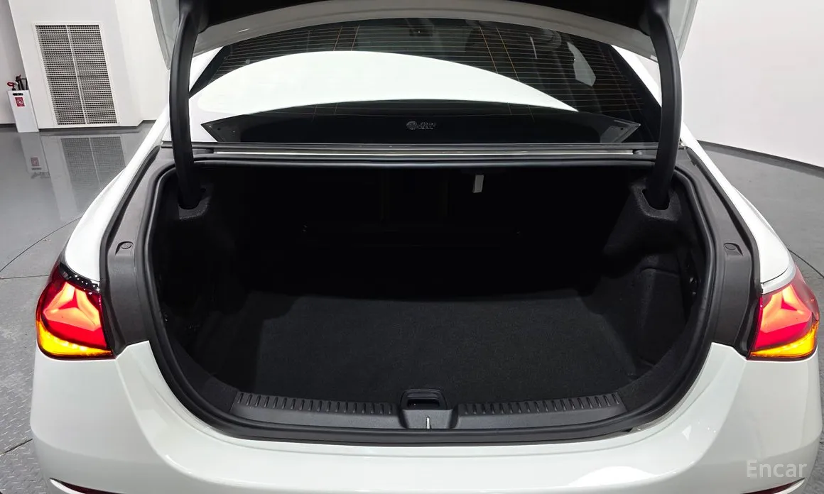 Фото 20 - Mercedes-Benz E-Class