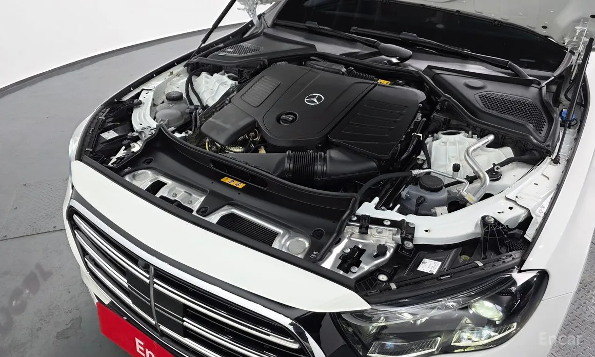 Фото 6 - Mercedes-Benz E-Class