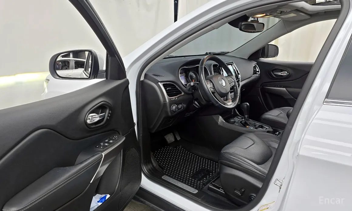 Фото 10 - Jeep Cherokee