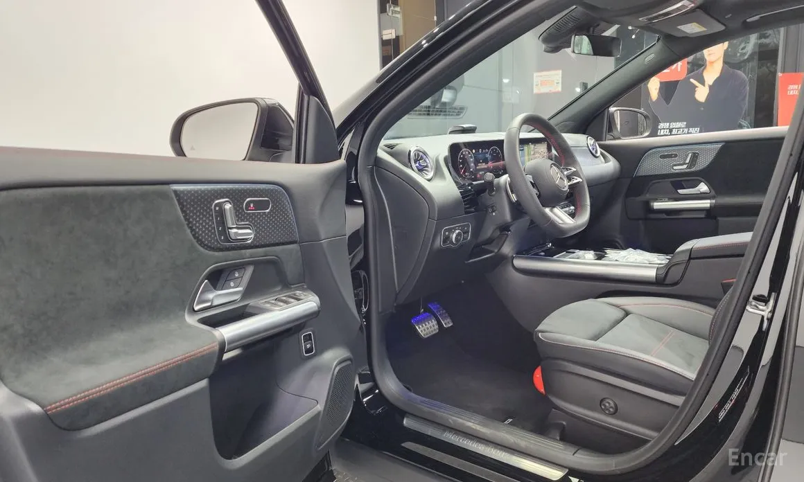 Фото 10 - Mercedes-Benz GLA-Class