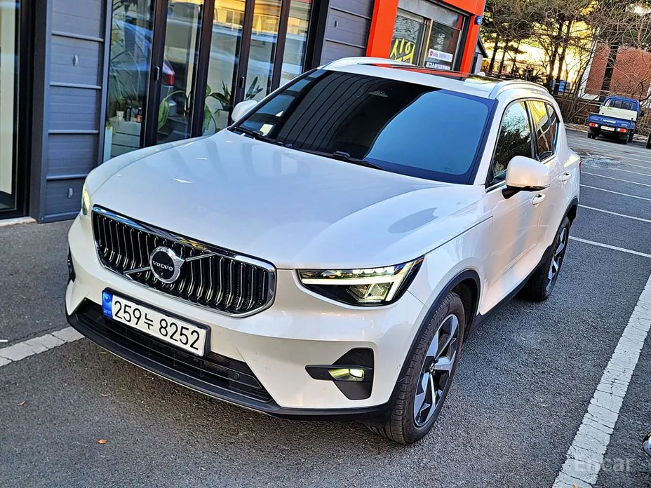 Фото 1 - Volvo XC40