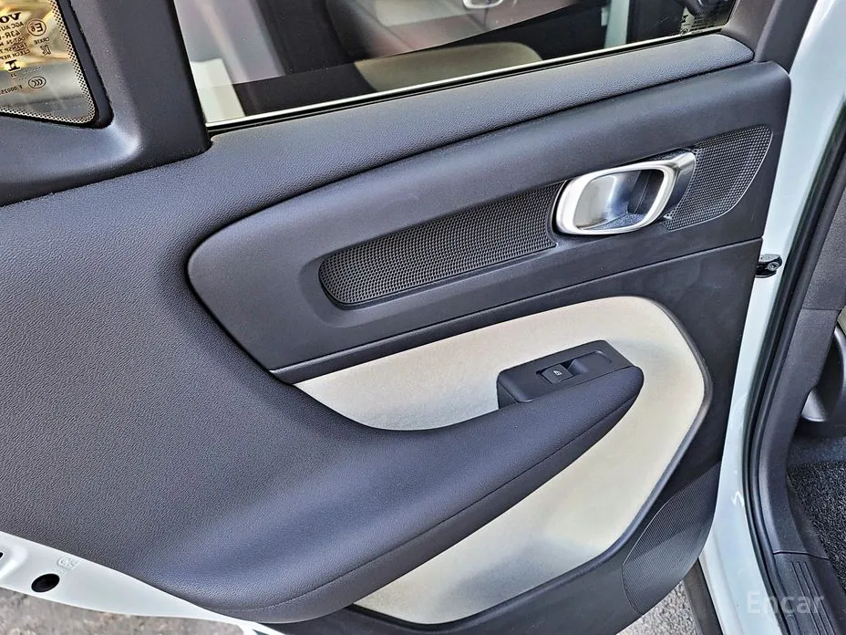 Фото 11 - Volvo XC40