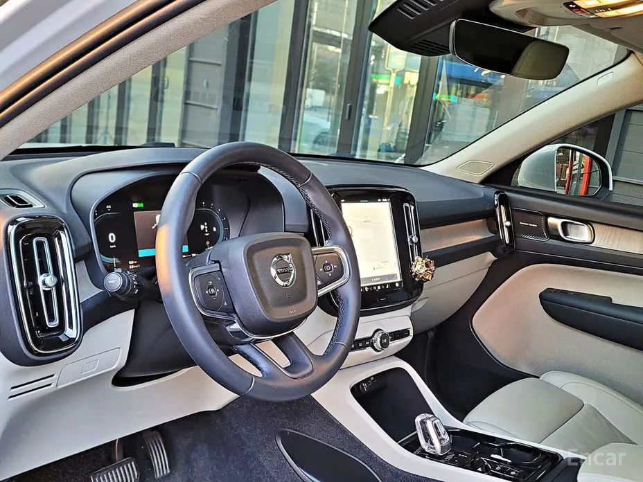 Фото 12 - Volvo XC40