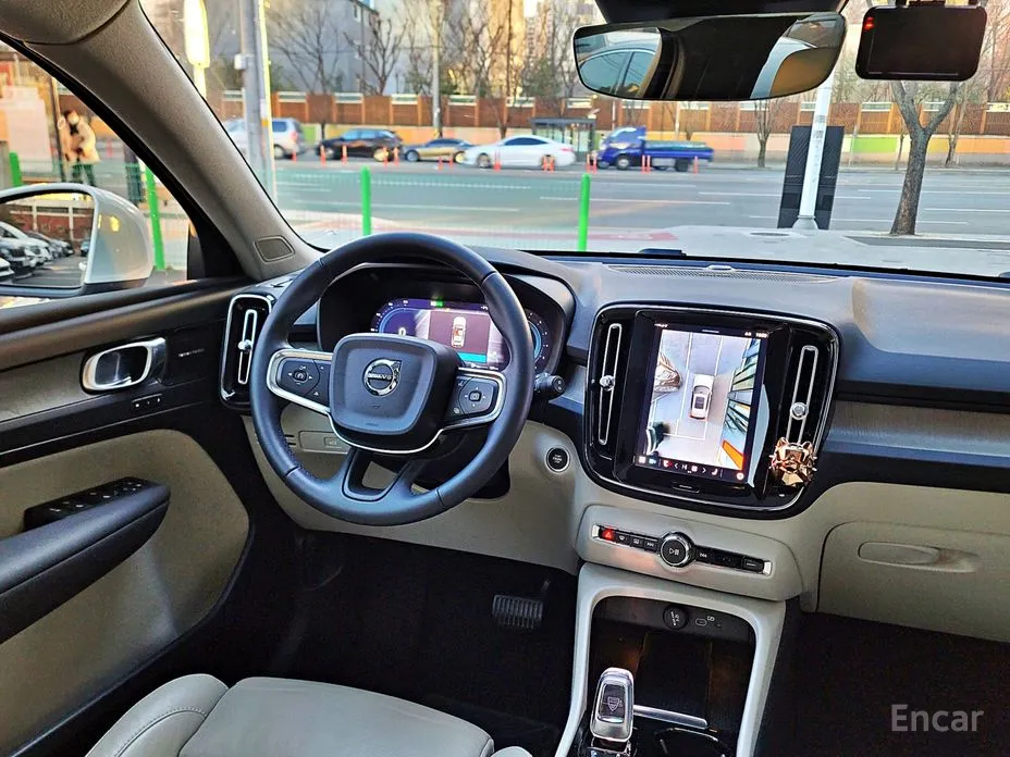 Фото 16 - Volvo XC40