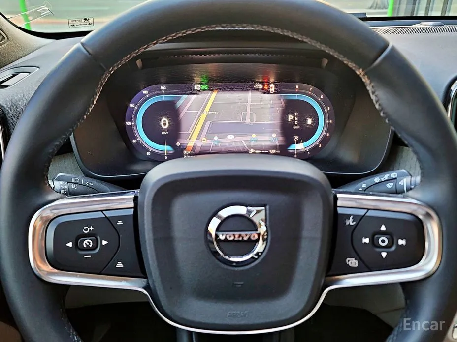 Фото 18 - Volvo XC40