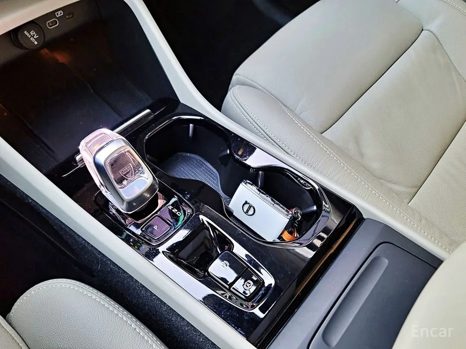 Фото 9 - Volvo XC40