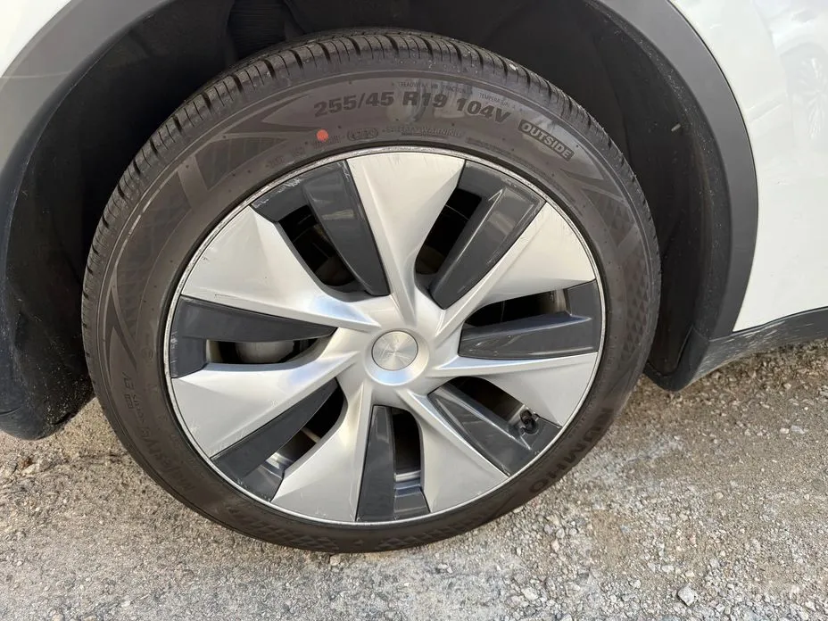 Фото 14 - Tesla Model Y