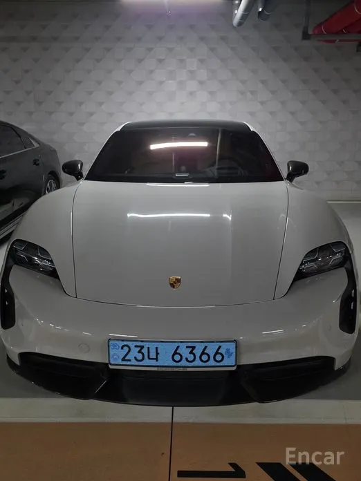 Фото 1 - Porsche Taycan