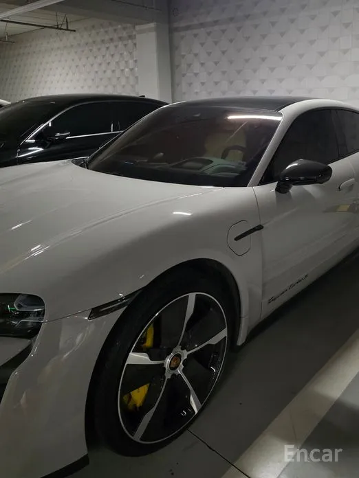 Фото 3 - Porsche Taycan