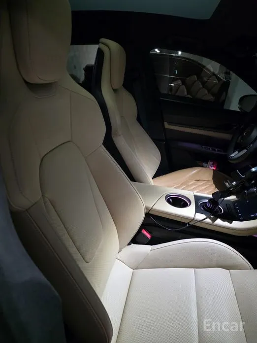 Фото 7 - Porsche Taycan