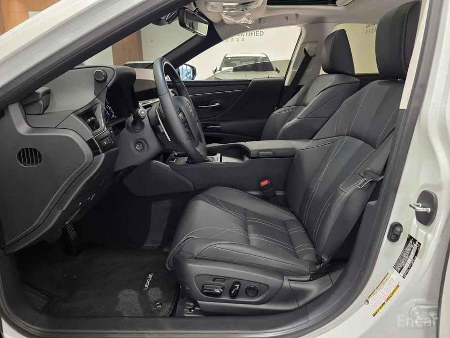 Фото 10 - Lexus ES