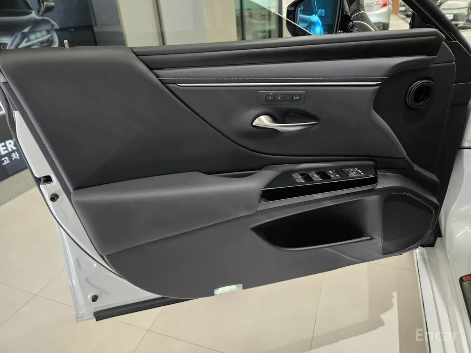 Фото 12 - Lexus ES