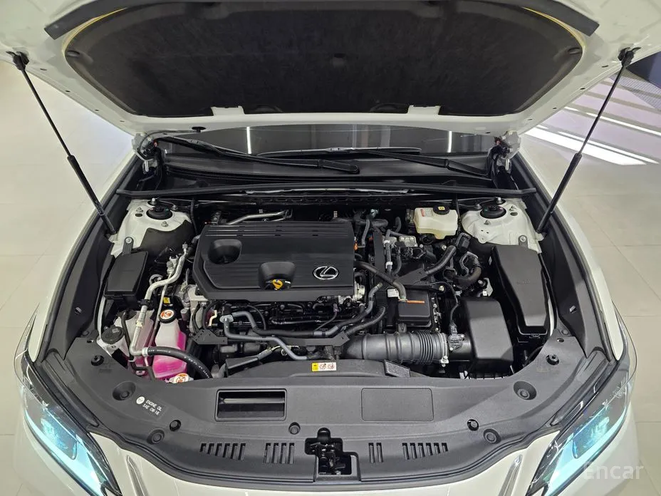 Фото 6 - Lexus ES