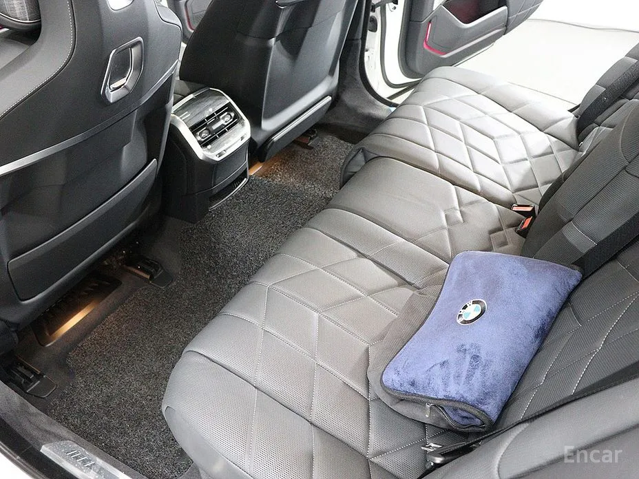 Фото 9 - BMW 7 Series