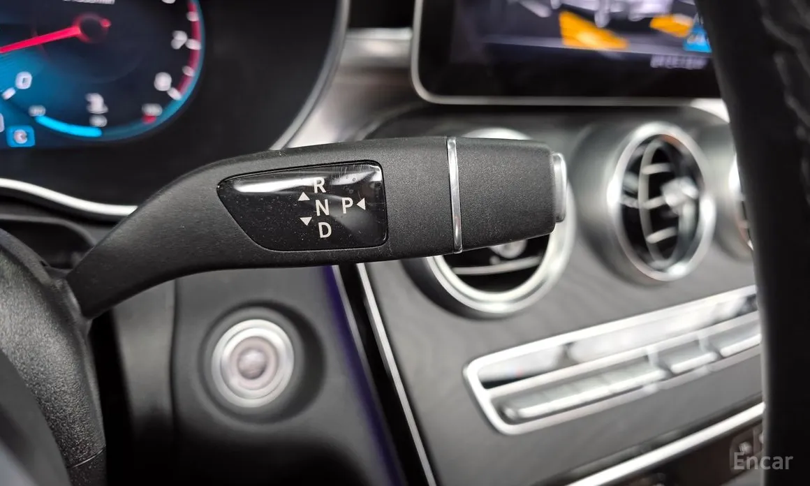 Фото 9 - Mercedes-Benz C-Class