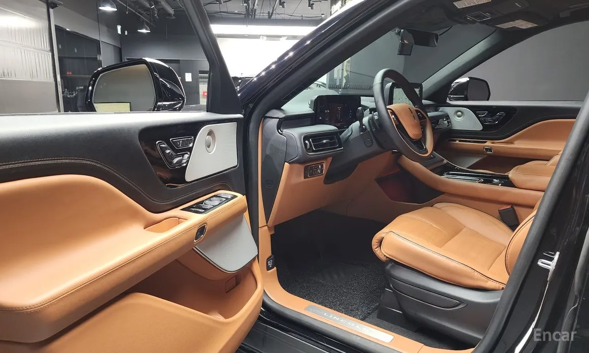 Фото 10 - Lincoln Aviator