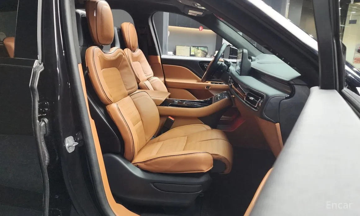 Фото 11 - Lincoln Aviator