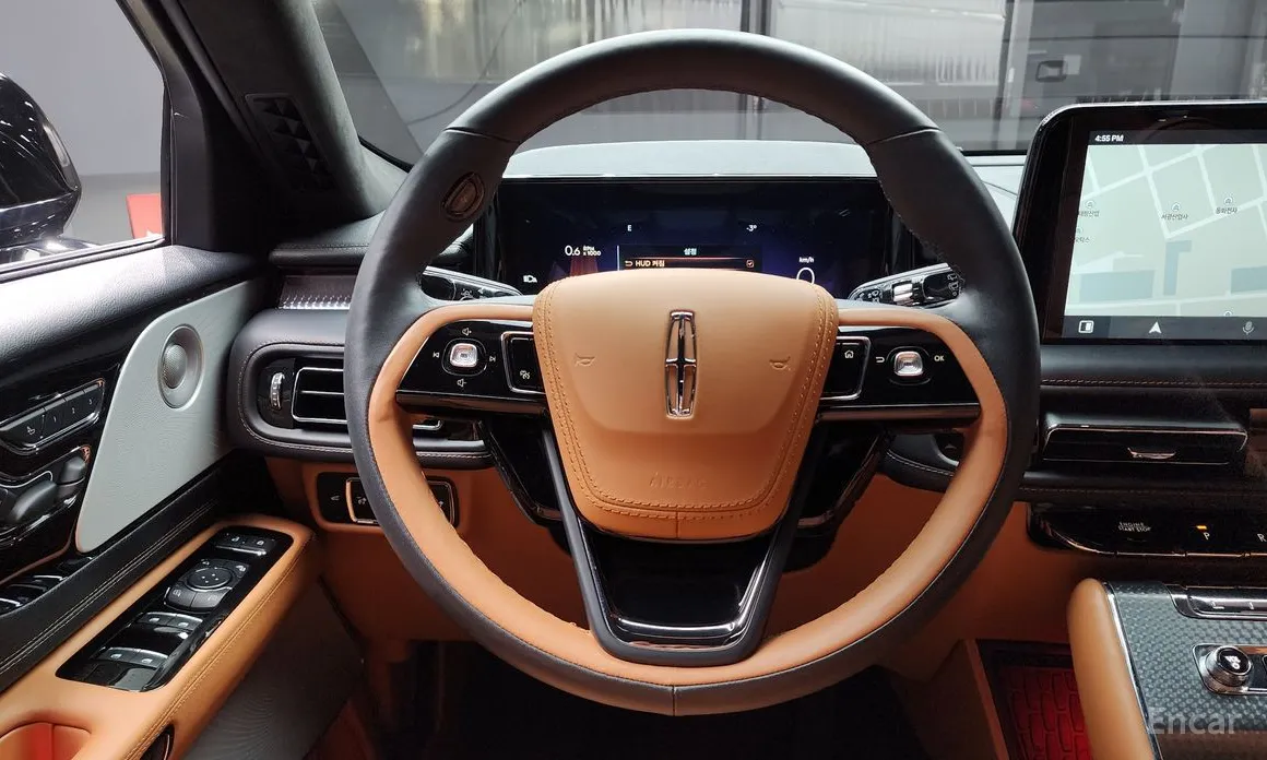 Фото 13 - Lincoln Aviator