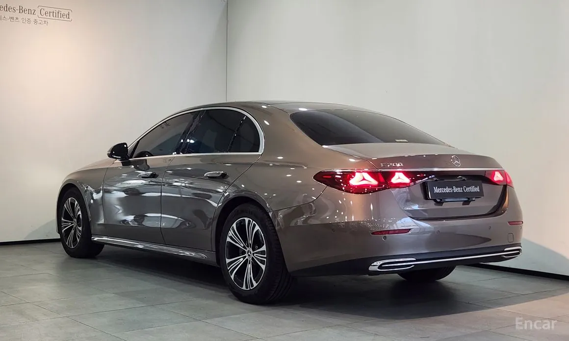 Фото 2 - Mercedes-Benz E-Class