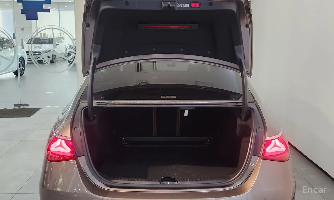 Фото 20 - Mercedes-Benz E-Class