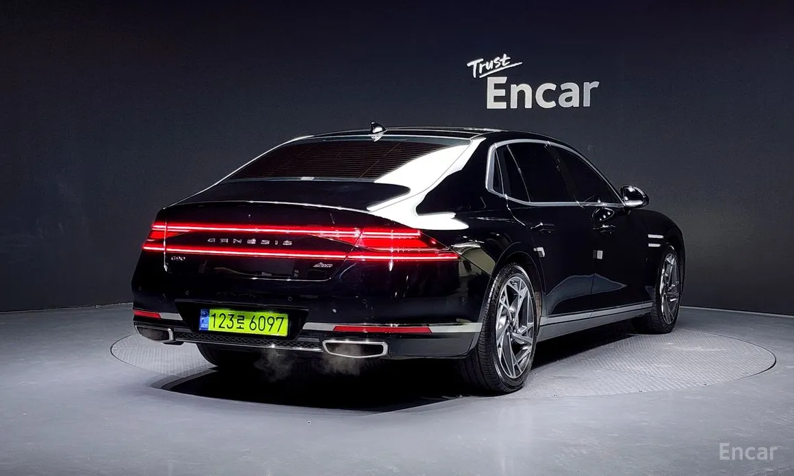 Фото 2 - Genesis G90