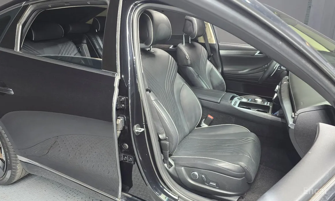 Фото 12 - Genesis G80