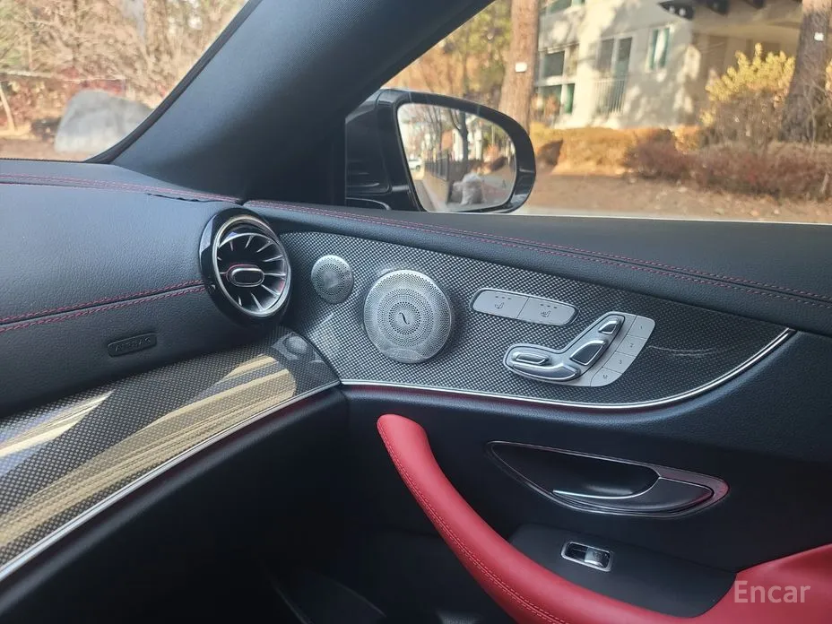 Фото 19 - Mercedes-Benz E-Class