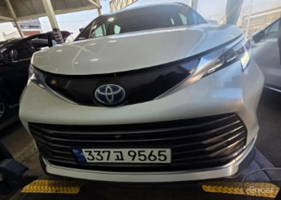 Фото 1 - Toyota Sienna