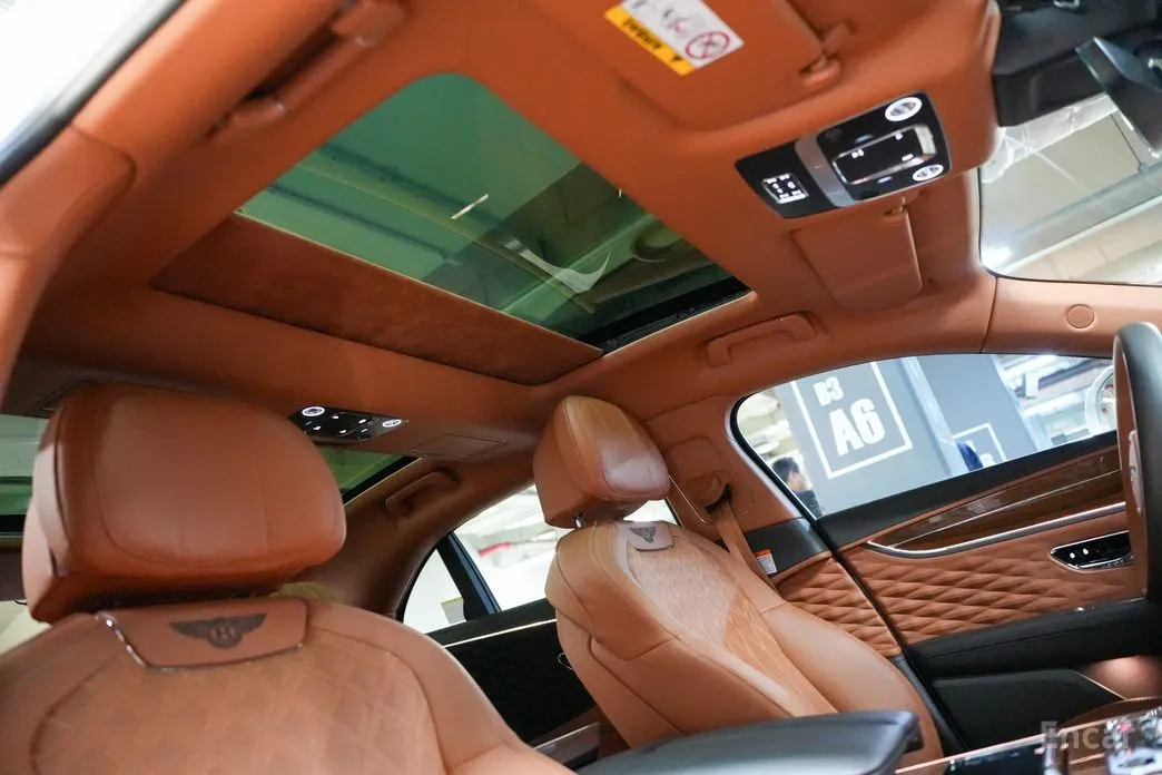 Фото 12 - Bentley Flying Spur