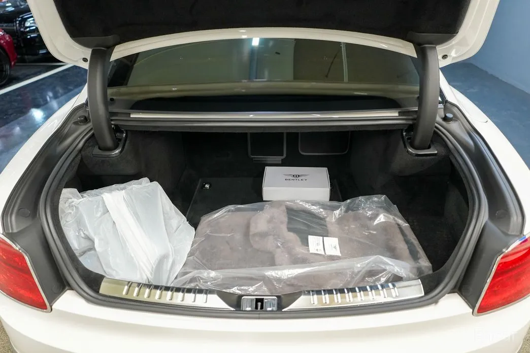 Фото 17 - Bentley Flying Spur