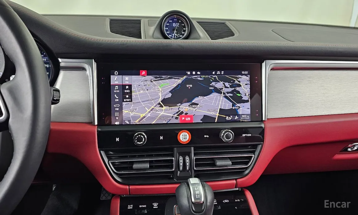 Фото 14 - Porsche Macan