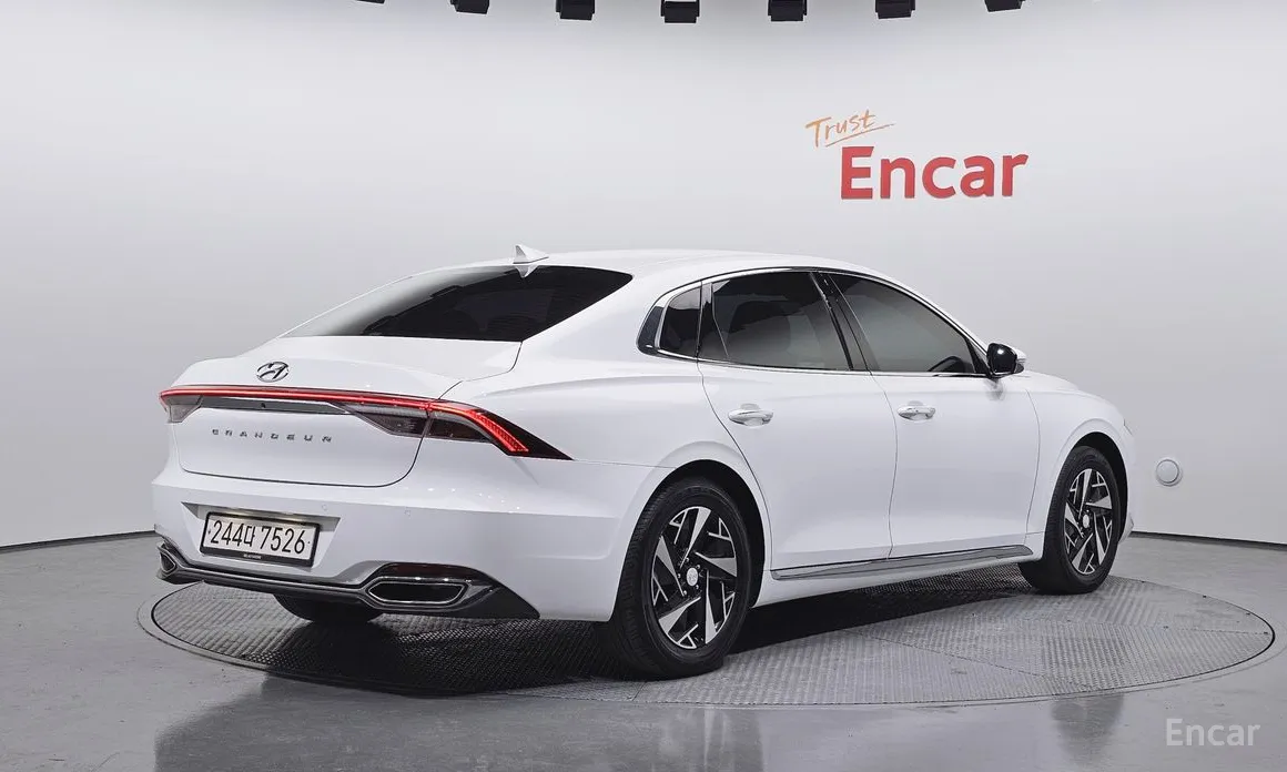 Фото 2 - Hyundai Grandeur