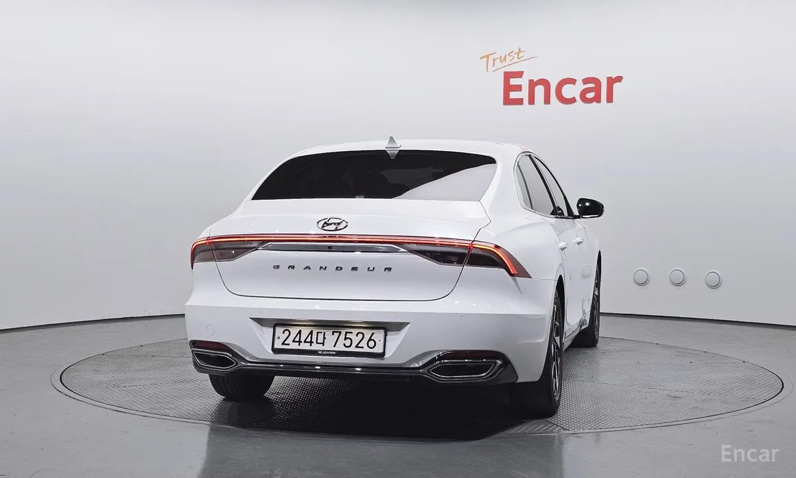 Фото 4 - Hyundai Grandeur