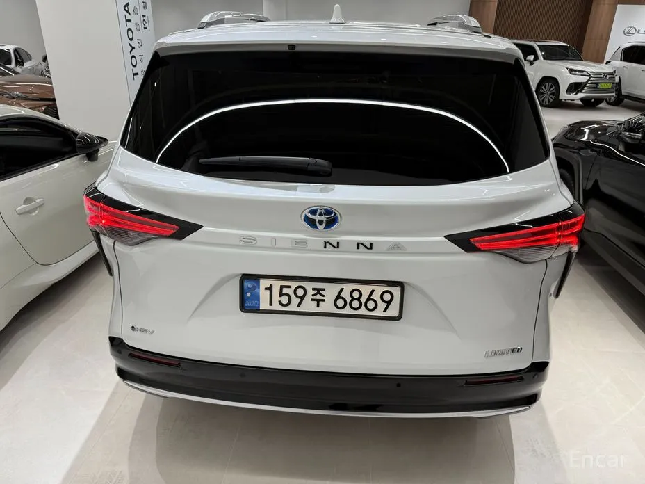 Фото 4 - Toyota Sienna