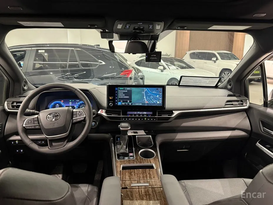 Фото 7 - Toyota Sienna