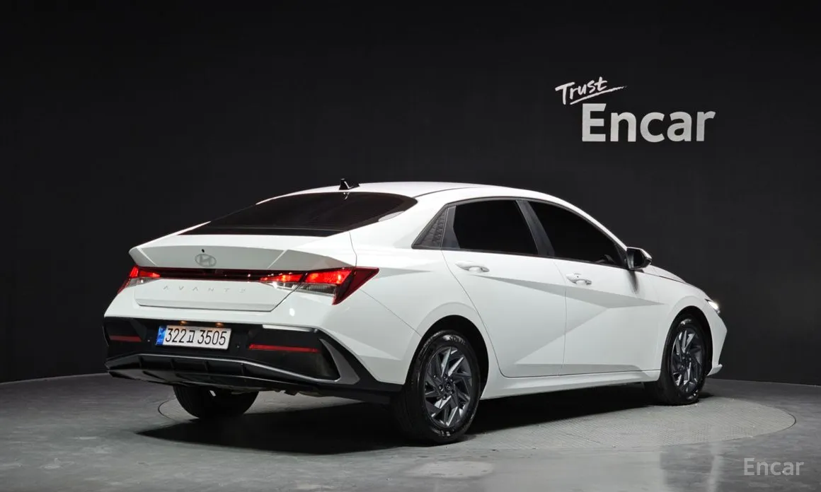 Фото 2 - Hyundai Avante